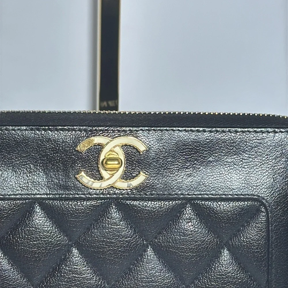 AUTHENTIC BLACK LEATHER CHANEL ZIPPY WALLET